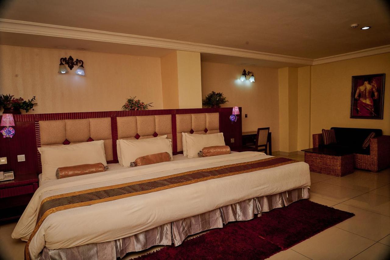 Barcelona Hotels, Abuja Mobushipe Luaran gambar
