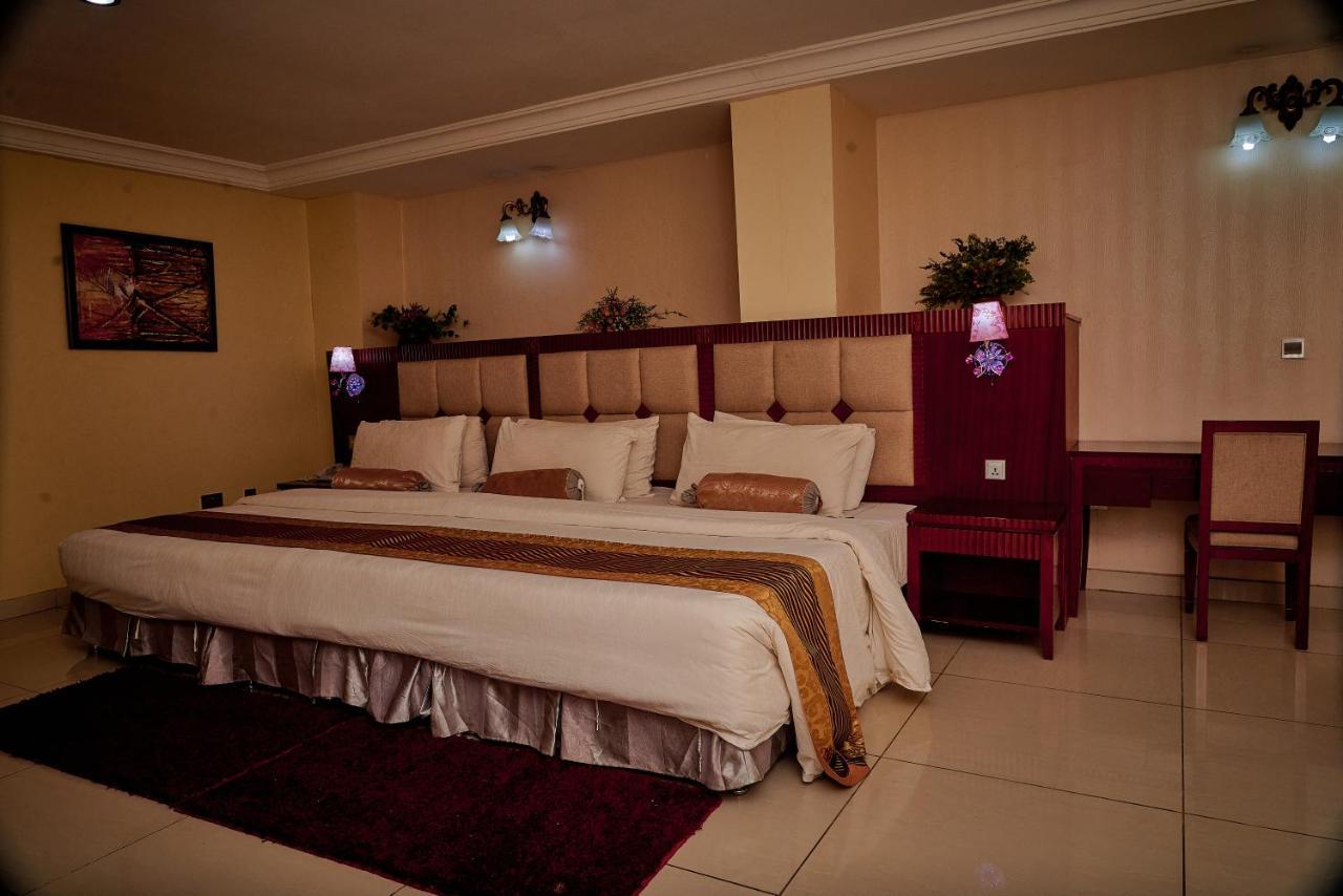 Barcelona Hotels, Abuja Mobushipe Luaran gambar
