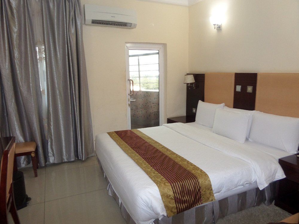 Barcelona Hotels, Abuja Mobushipe Luaran gambar